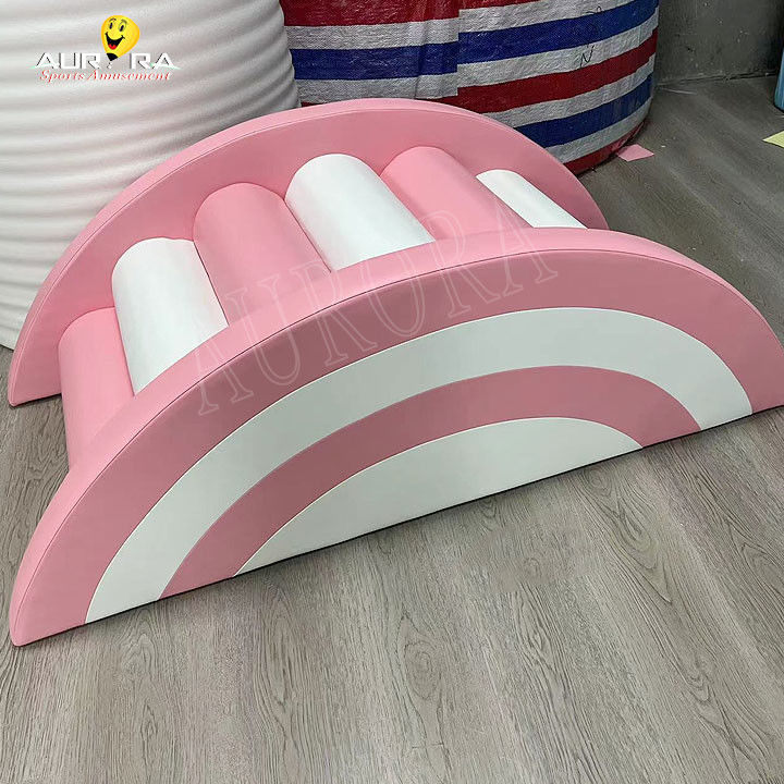 مجموعة اللعب الناعمة الملعب الباستيل تسلق واللعب الكتل الناعمة الوردية البيضاء زهرة مصغرة