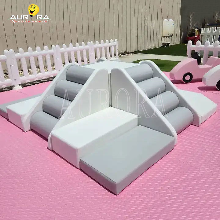 حزمة اللعب اللينة الوردية البيضاء ملعب أطفال في الداخل ومعدات اللعب الخارجية