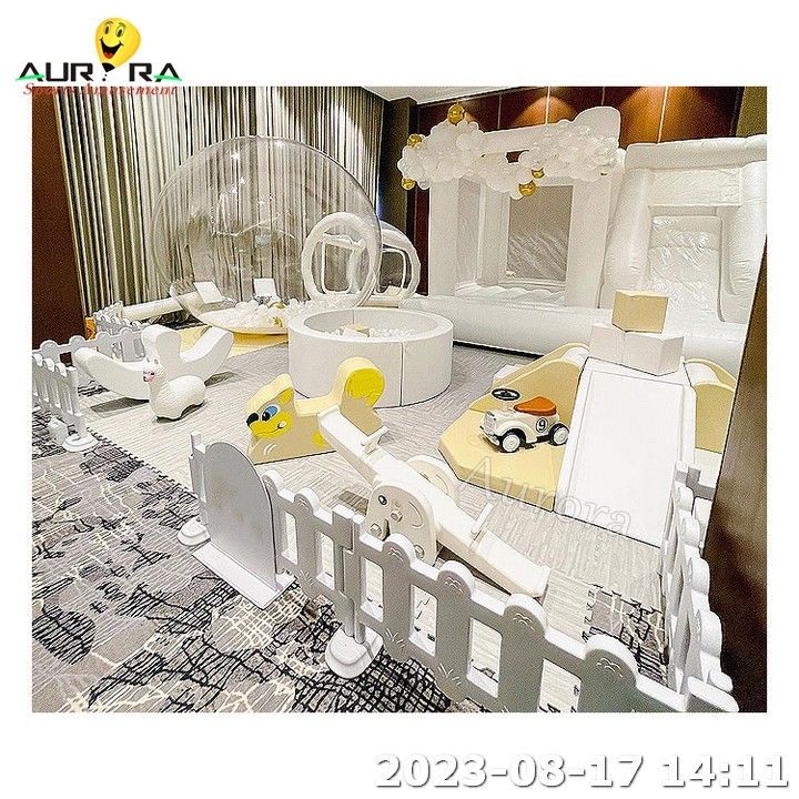 ملعب للاطفال ملعب داخلي منزل عازل أبيض مع خيمة فقاعة